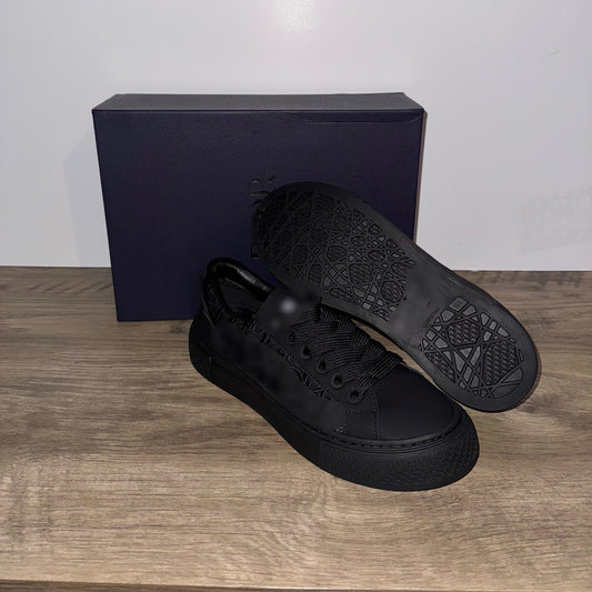 ADORE BLACK - LOW TOPS