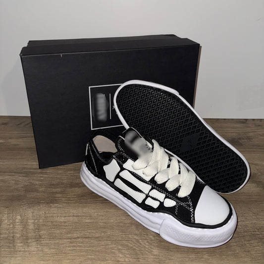 AM BLACK & WHITE - LOW TOPS